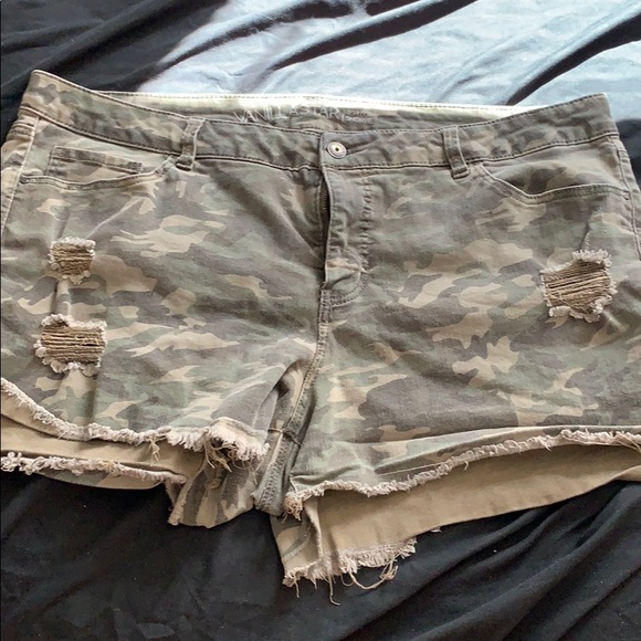 Camo shorts - Picture 1 of 1